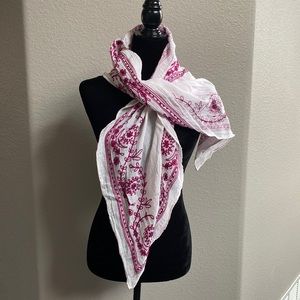 White and dark pink scarf